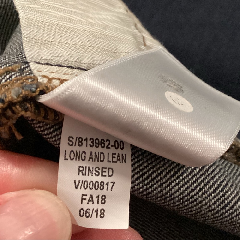 Like New GAP Women’s Long and Lean 32R Dark Rinse Denim - Picture 7 of 7